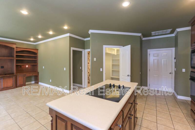 House for rent at 5602 S Bent Tree Dr, Rogers, AR 72758