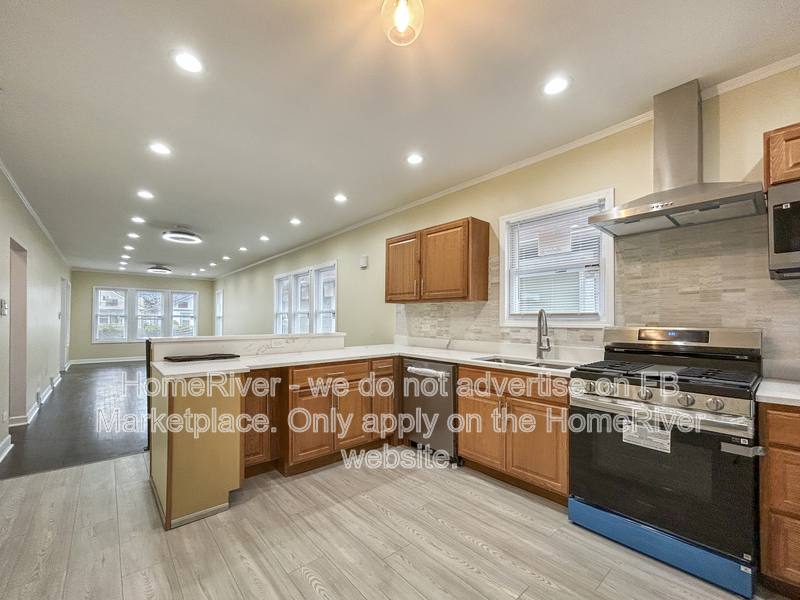 House for rent at 10046 S Perry Ave, Chicago, IL 60628