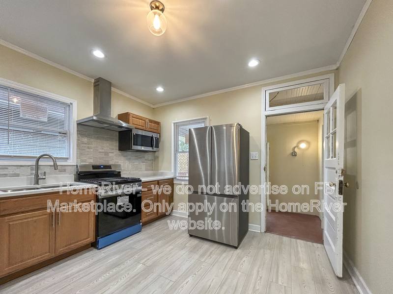 House for rent at 10046 S Perry Ave, Chicago, IL 60628
