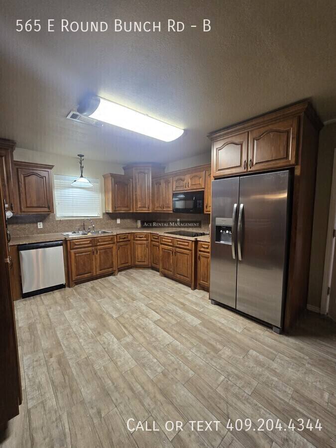 Apartment for rent at 565 E Round Bunch Rd #B, Bridge City, TX 77611