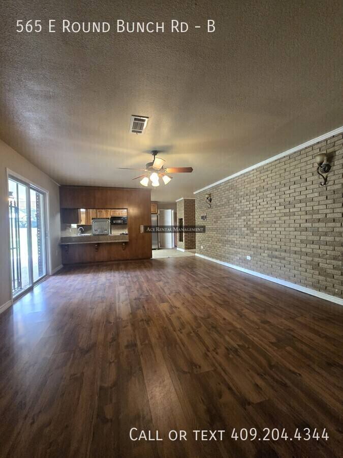 Apartment for rent at 565 E Round Bunch Rd #B, Bridge City, TX 77611