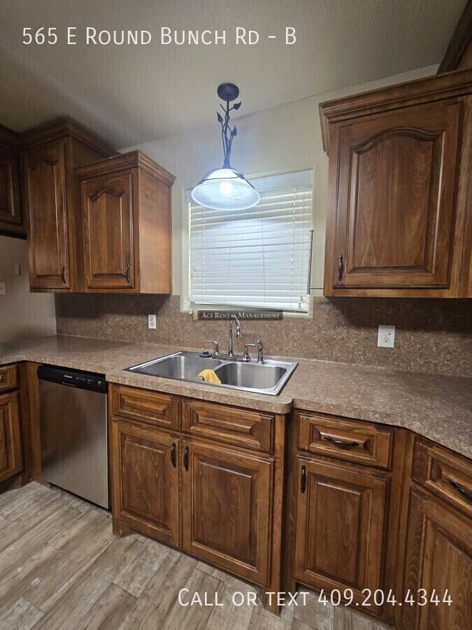 Apartment for rent at 565 E Round Bunch Rd #B, Bridge City, TX 77611