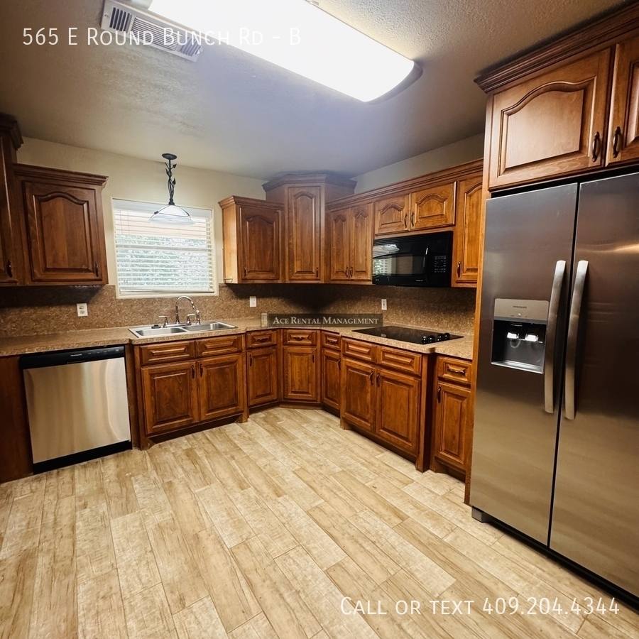Apartment for rent at 565 E Round Bunch Rd #B, Bridge City, TX 77611