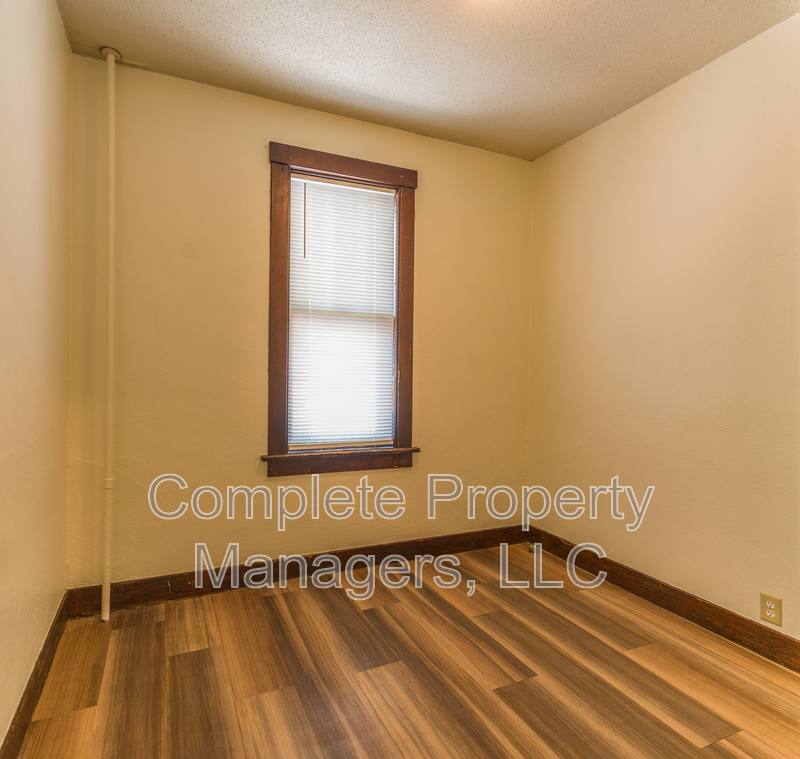 Apartment for rent at 325 E Washington St #2, Mankato, MN 56001