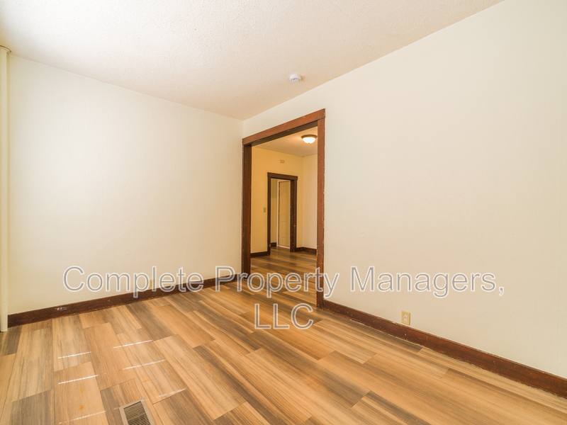 Apartment for rent at 325 E Washington St #2, Mankato, MN 56001