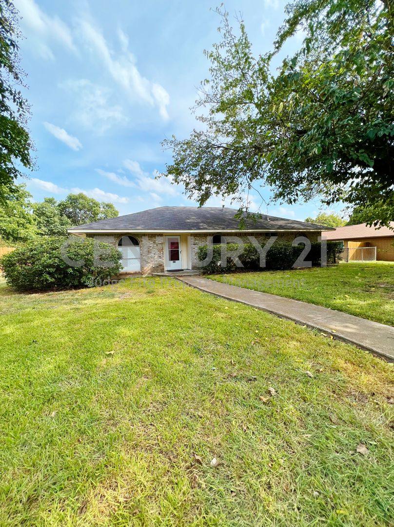 House for rent at 221 Connie Dr, Desoto, TX 75115