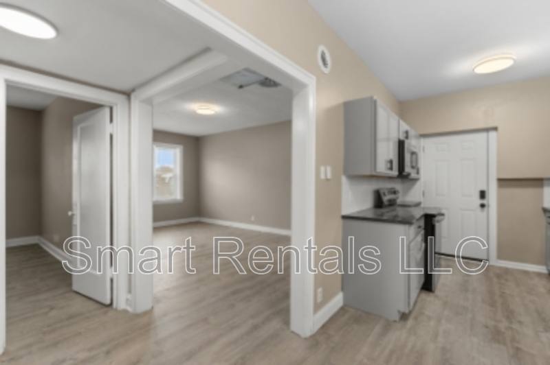Apartment for rent at 4205 Ellenwood Ave #202, Saint Louis, MO 63116