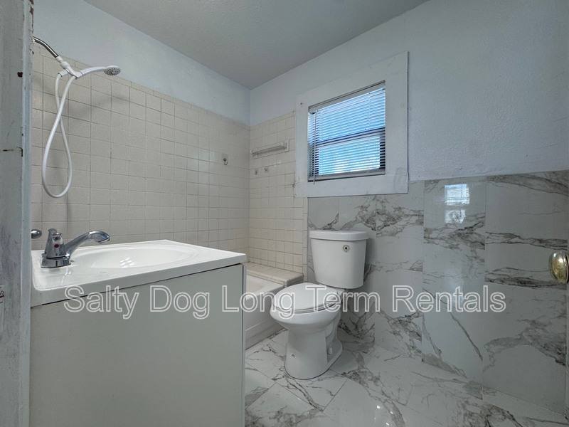 Apartment for rent at 438 N Grandview Ave, Daytona Beach, FL 32118
