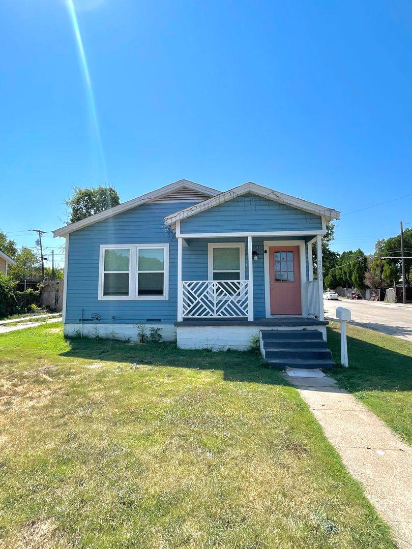 House for rent at 2002 Dudley Ave, Dallas, TX 75203