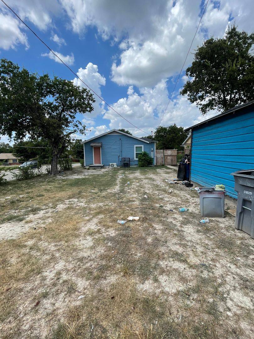 House for rent at 2002 Dudley Ave, Dallas, TX 75203