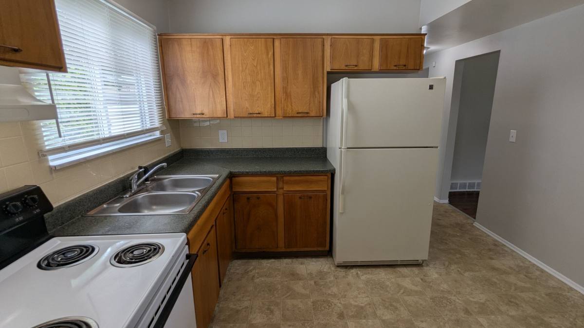 Apartment for rent at 509-515 Zahn Dr, Akron, OH 44313