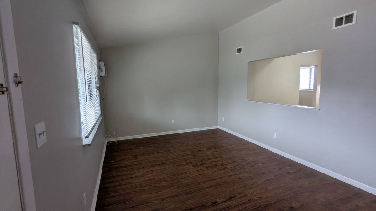 Apartment for rent at 509-515 Zahn Dr, Akron, OH 44313