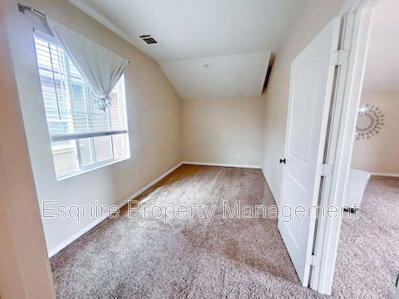 Apartment for rent at 530 Owens River Dr, Oxnard, CA 93036