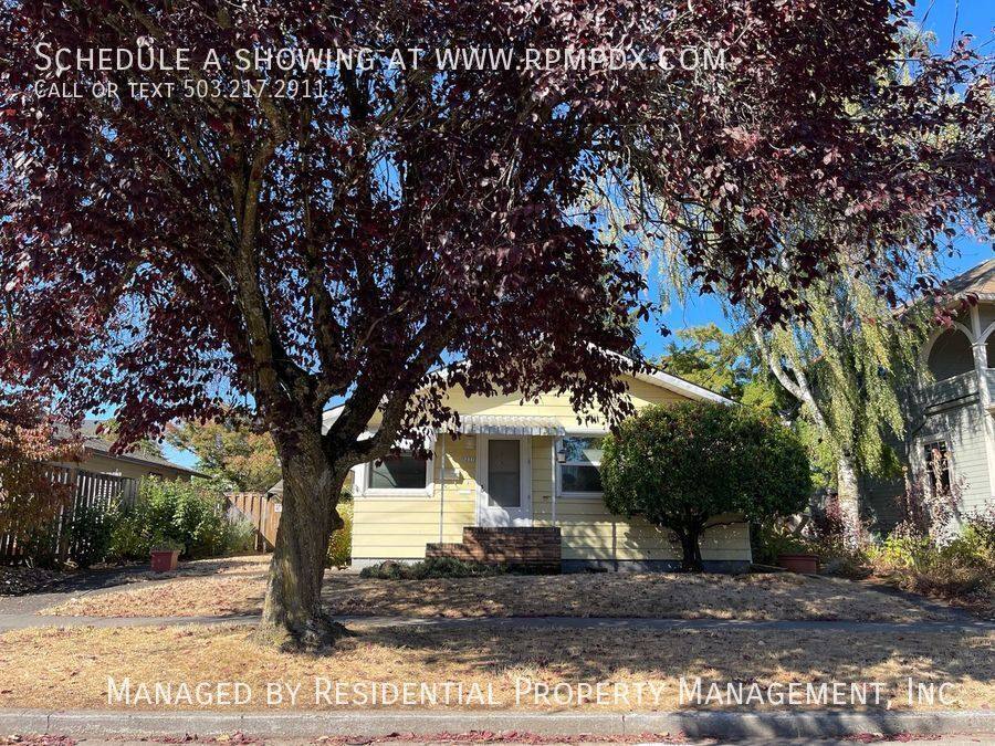 Townhouse for rent at 5231 NE Hasslo St, Portland, OR 97213