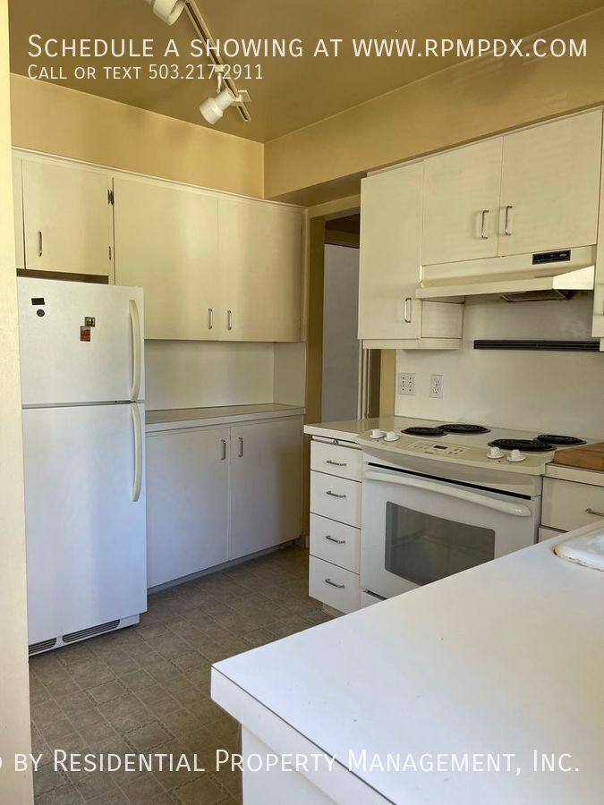 Townhouse for rent at 5231 NE Hasslo St, Portland, OR 97213