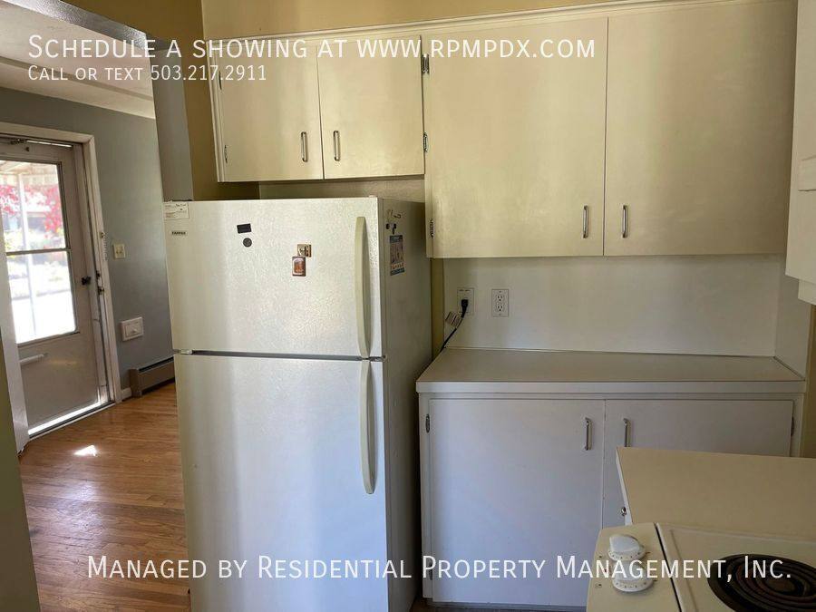 Townhouse for rent at 5231 NE Hasslo St, Portland, OR 97213
