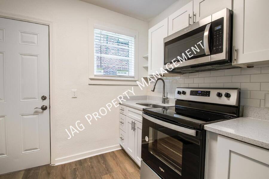Apartment for rent at 2892 College St 2892-2, Jacksonville, FL 32205