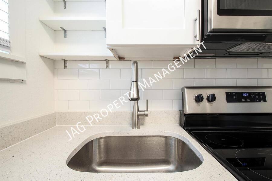 Apartment for rent at 2892 College St 2892-2, Jacksonville, FL 32205