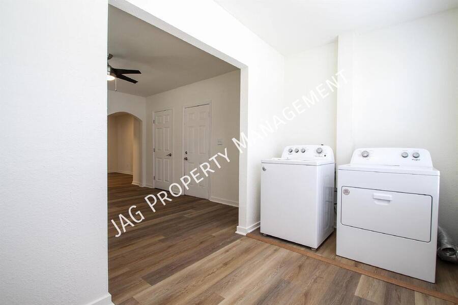 Apartment for rent at 2892 College St 2892-2, Jacksonville, FL 32205