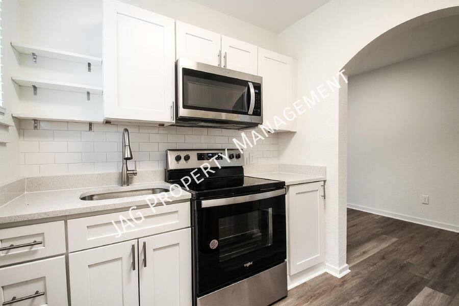 Apartment for rent at 2892 College St 2892-2, Jacksonville, FL 32205