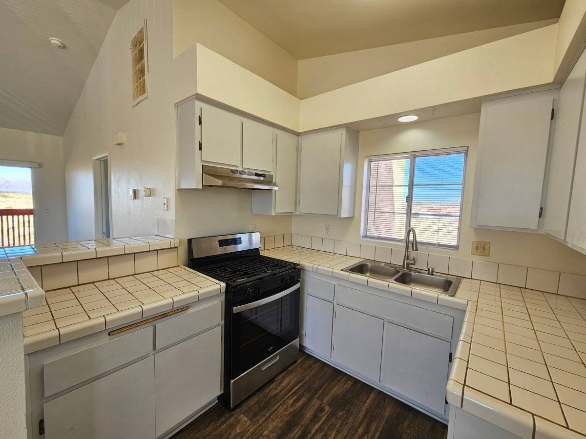 Townhouse for rent at 21411 Hacienda Blvd, California City, CA 93505
