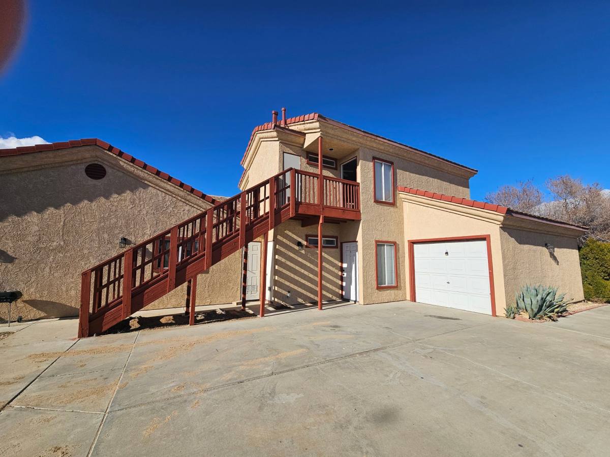 Townhouse for rent at 21411 Hacienda Blvd, California City, CA 93505