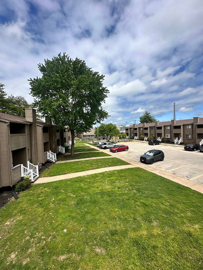 Townhouse for rent at 1707 E Walnut Lawn St, Springfield, MO 65804