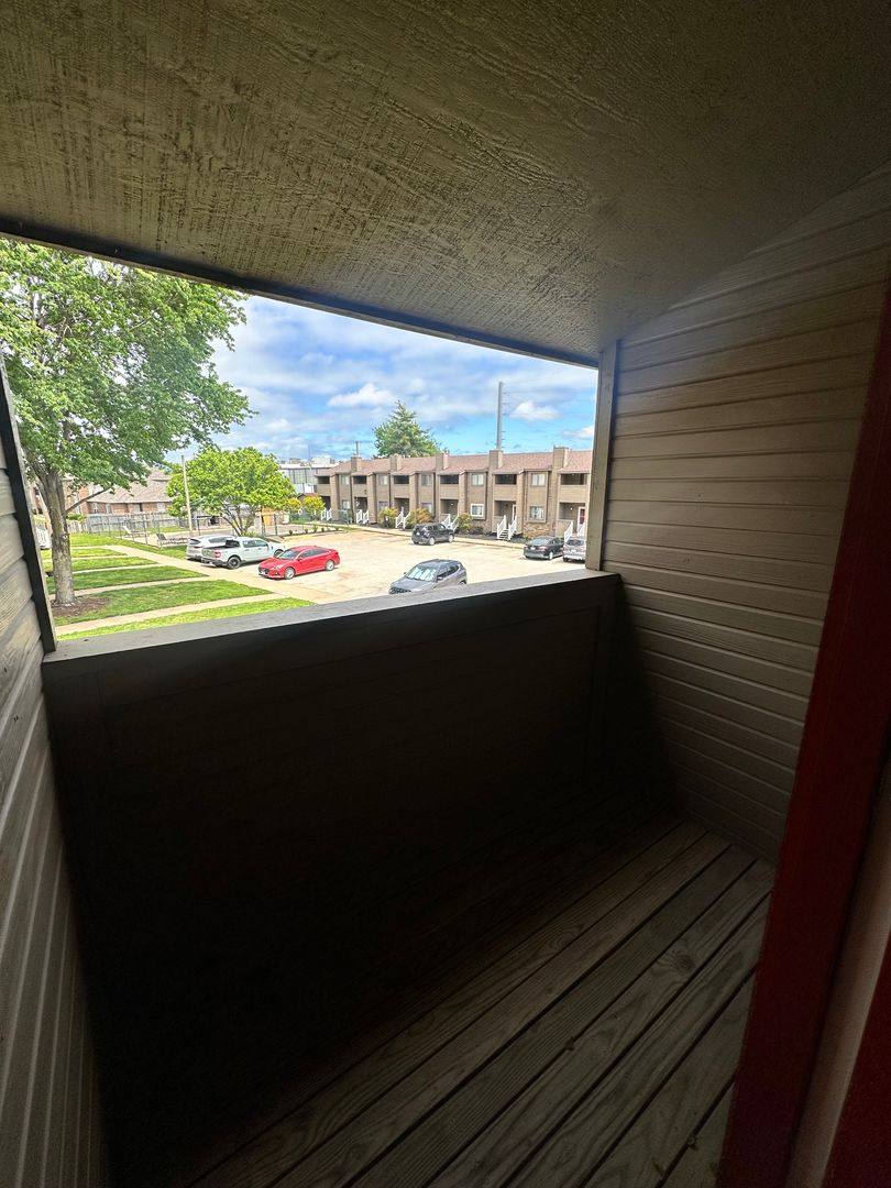 Townhouse for rent at 1707 E Walnut Lawn St, Springfield, MO 65804