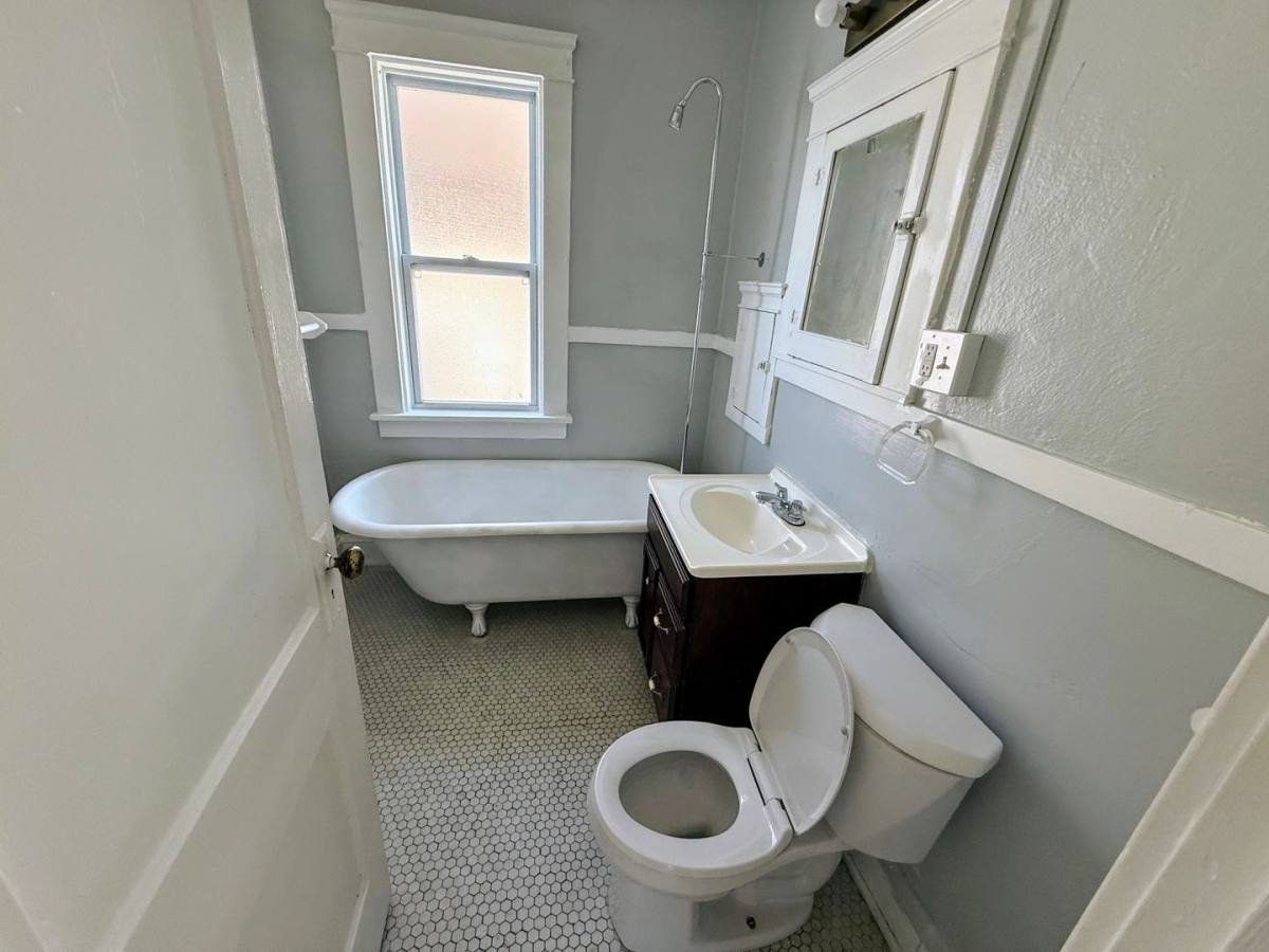 Apartment for rent at 951 Royal Rd, Cleveland, OH 44110