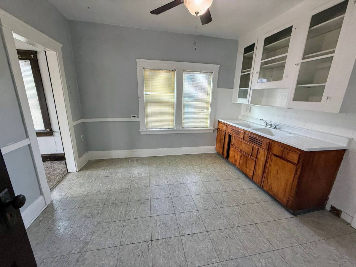 Apartment for rent at 951 Royal Rd, Cleveland, OH 44110
