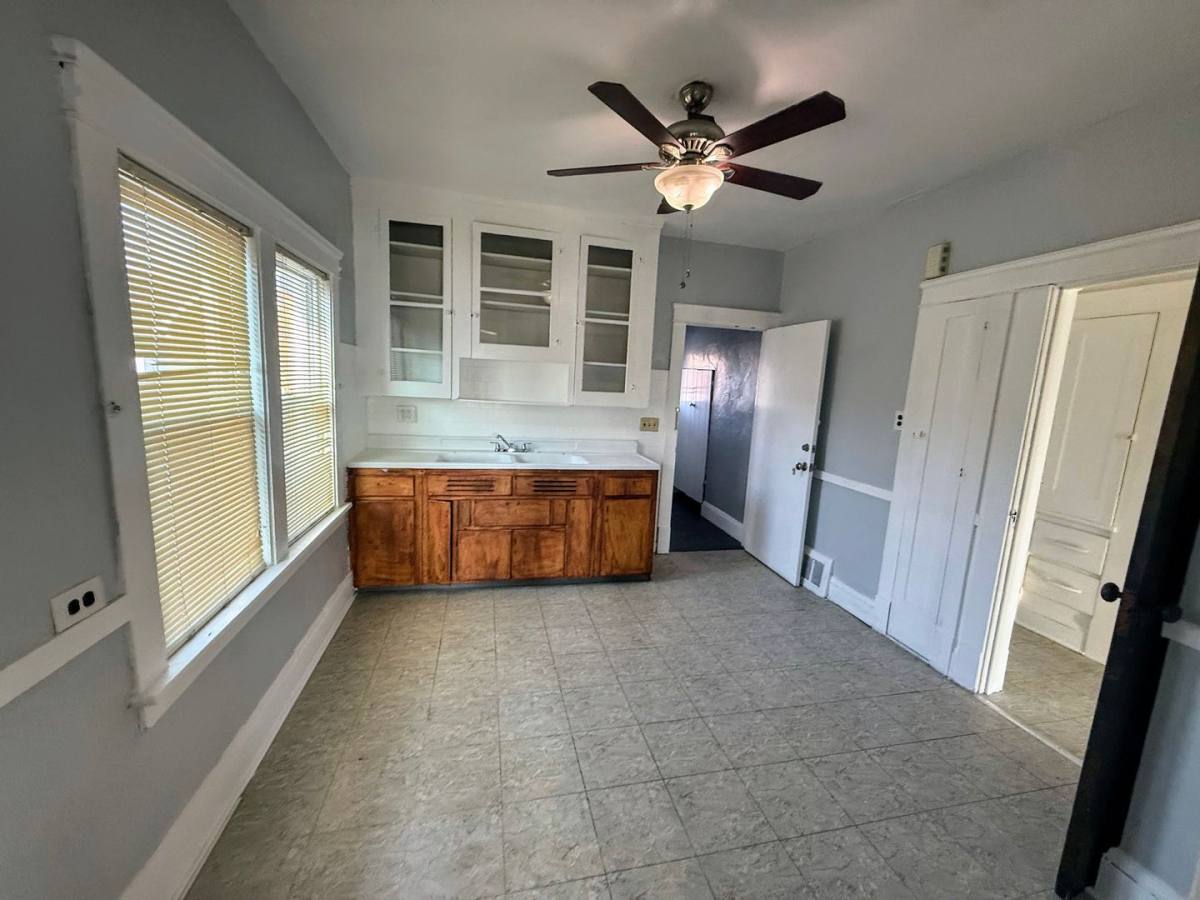 Apartment for rent at 951 Royal Rd, Cleveland, OH 44110