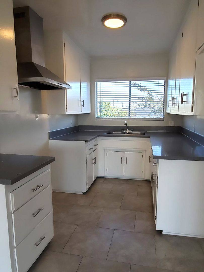 Apartment for rent at 5475 Homeside Ave, Los Angeles, CA 90016