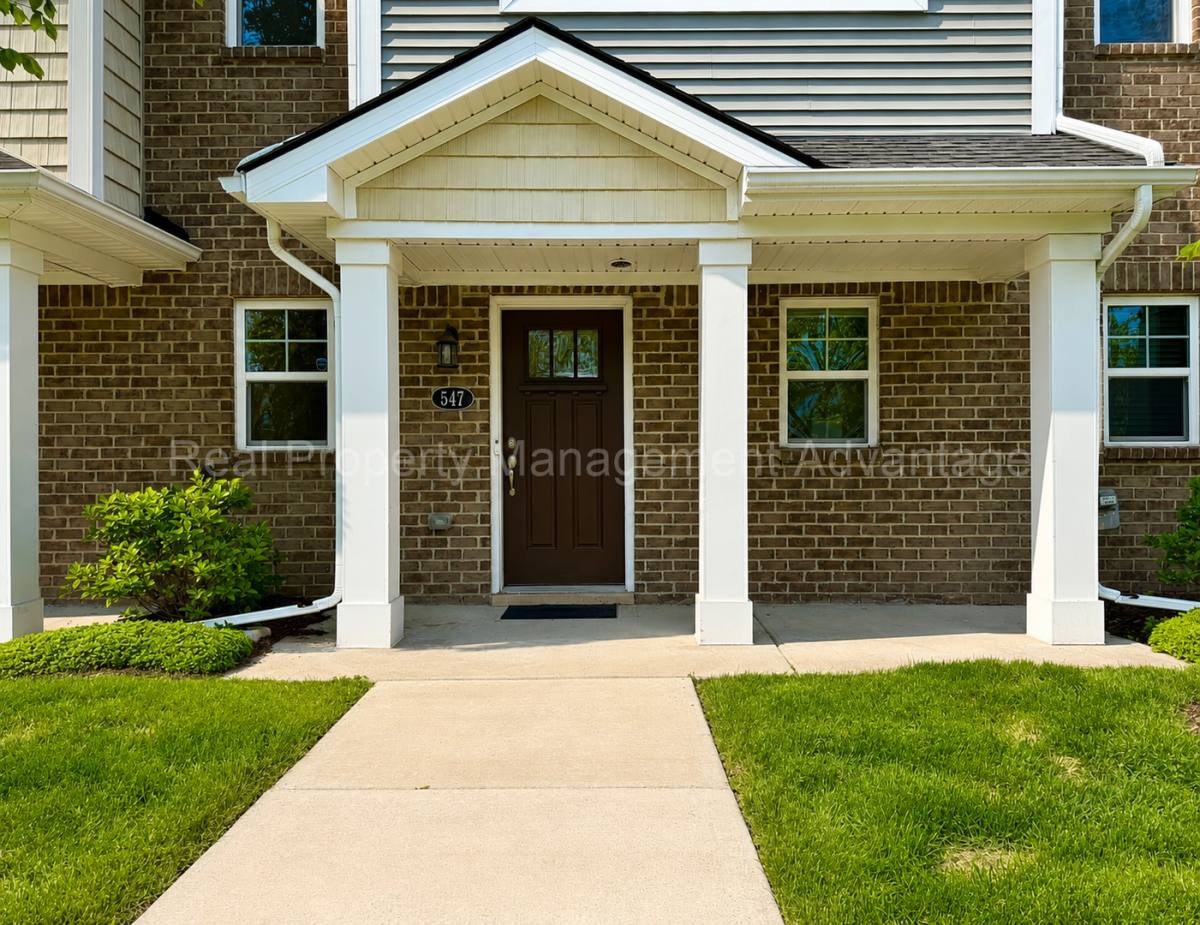 Townhouse for rent at 547 Parkside Way, Ferndale, MI 48220