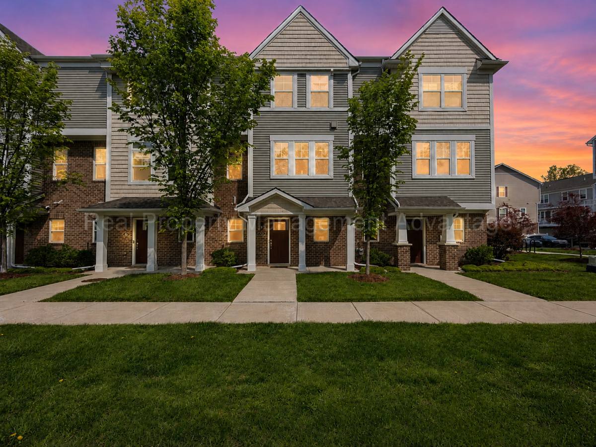 Townhouse for rent at 547 Parkside Way, Ferndale, MI 48220