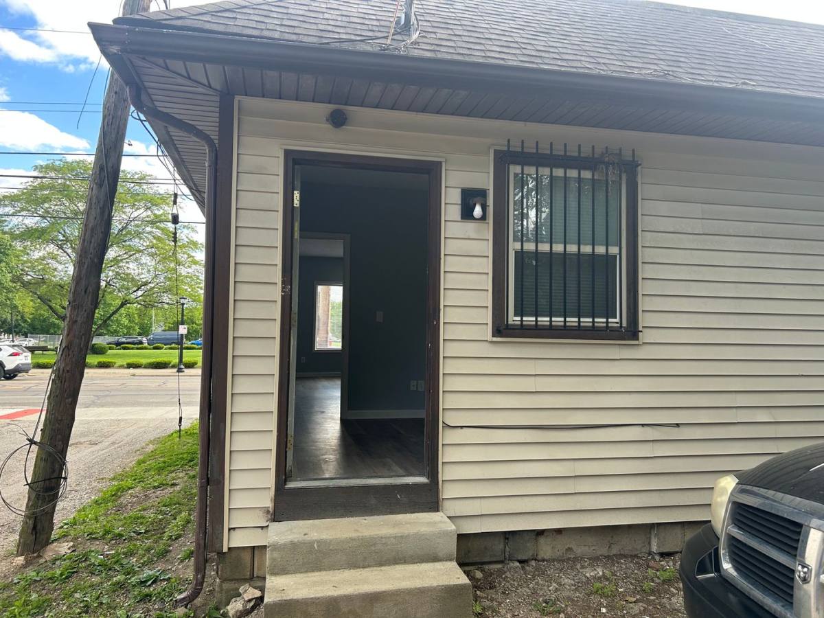 Apartment for rent at 1324-26 E Main St, Columbus, OH 43205