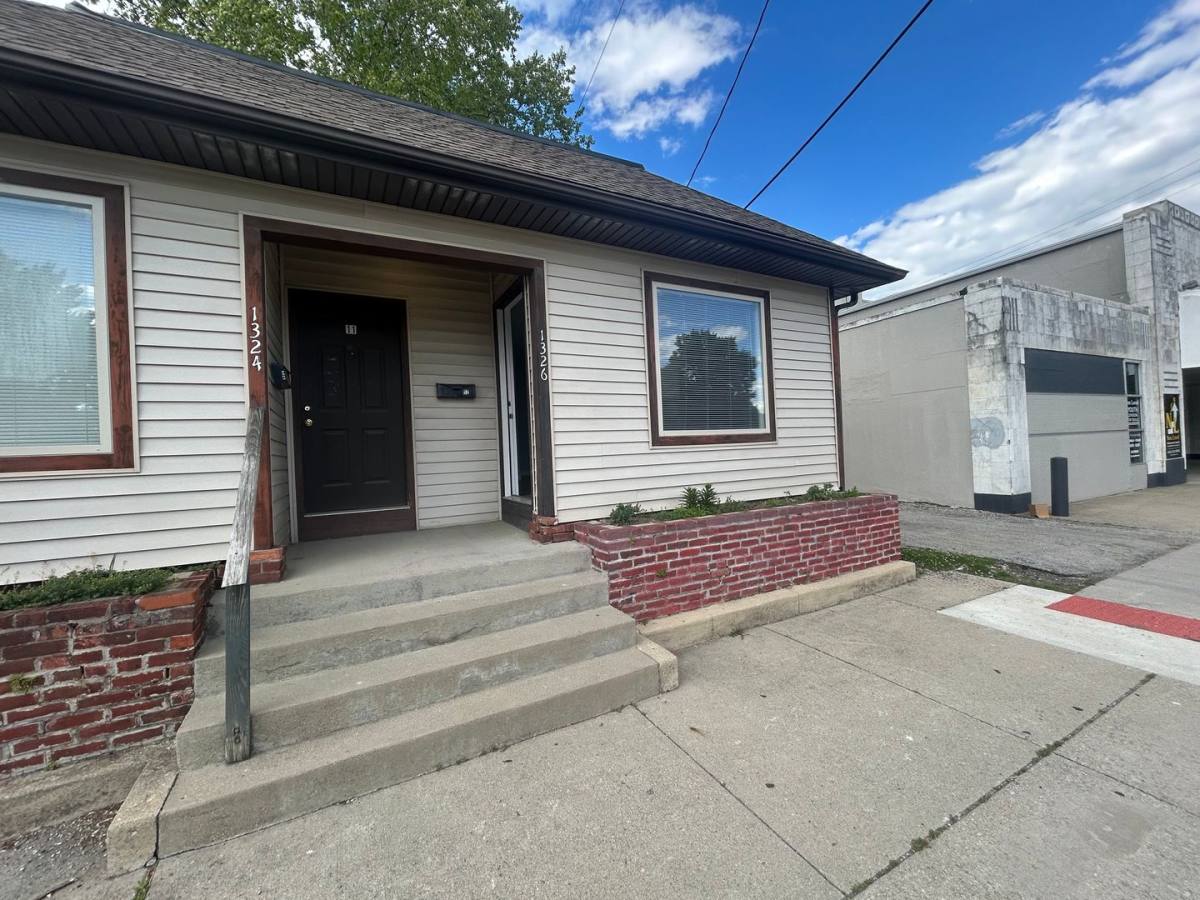 Apartment for rent at 1324-26 E Main St, Columbus, OH 43205