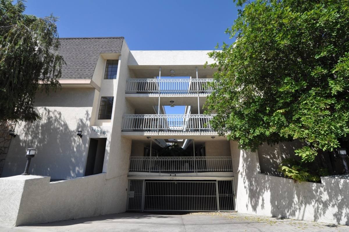 Apartment for rent at 11225 Huston St, North Hollywood, CA 91601
