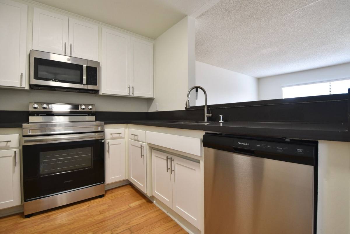 Apartment for rent at 12249 Oxnard St, North Hollywood, CA 91606