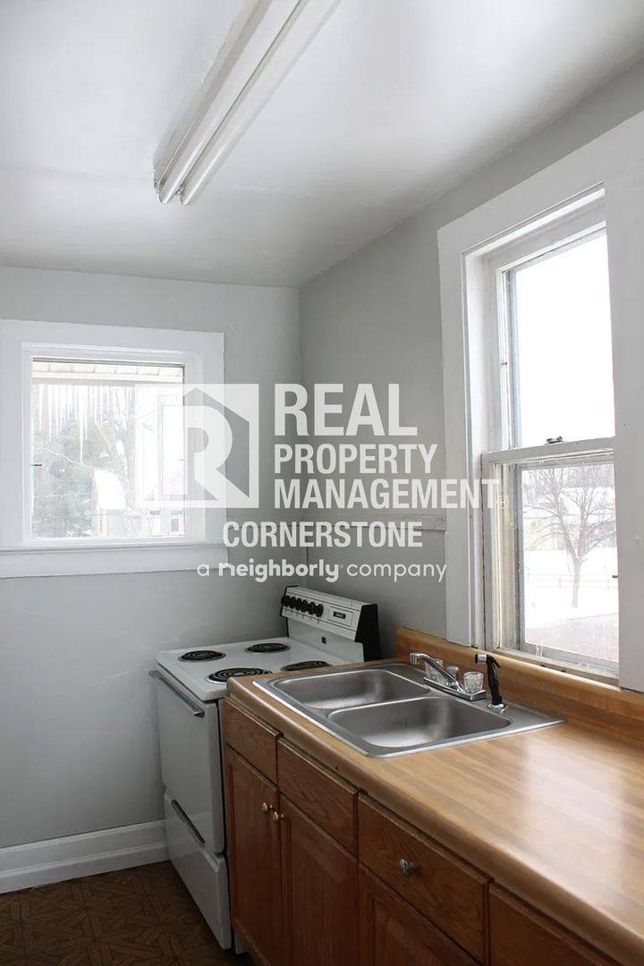 Apartment for rent at 709 W Willard St, Kalamazoo, MI 49007