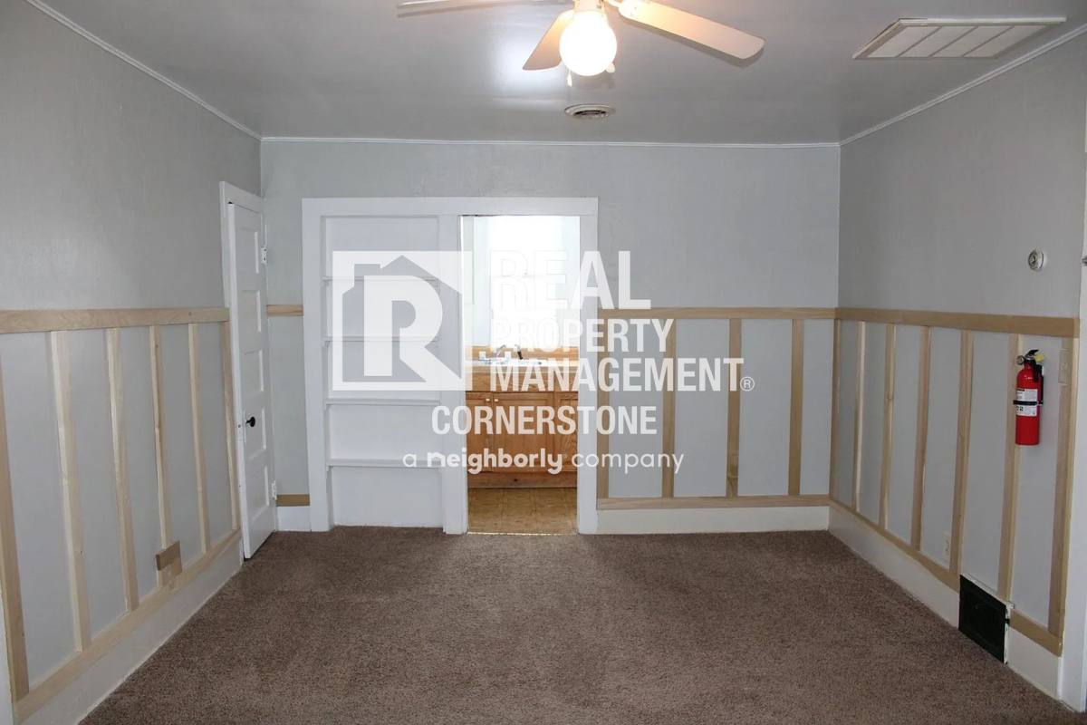 Apartment for rent at 709 W Willard St, Kalamazoo, MI 49007
