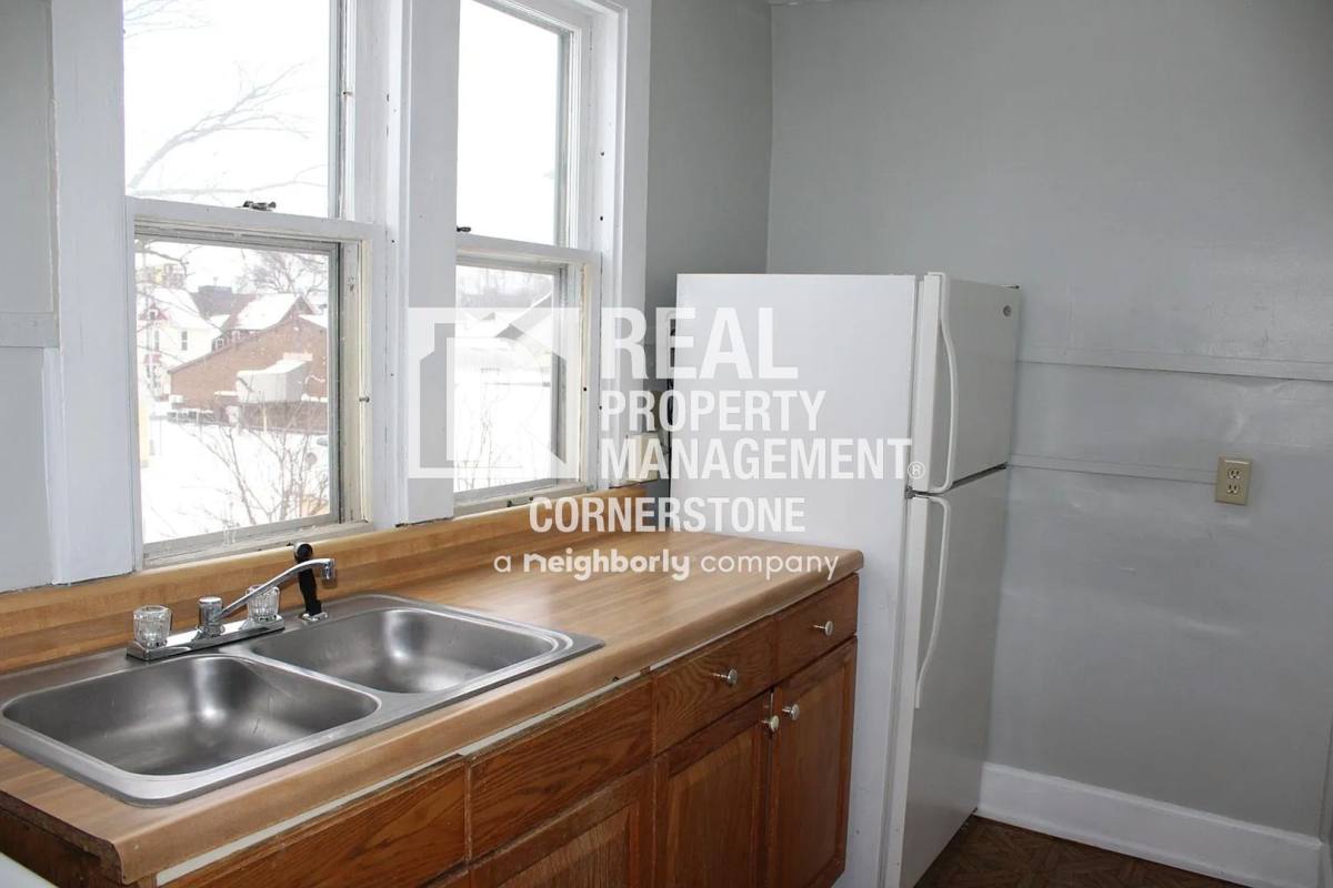 Apartment for rent at 709 W Willard St, Kalamazoo, MI 49007