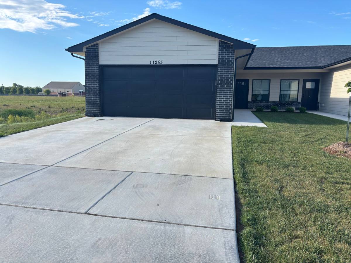 Apartment for rent at 11253 55 W, Wichita, KS 67215