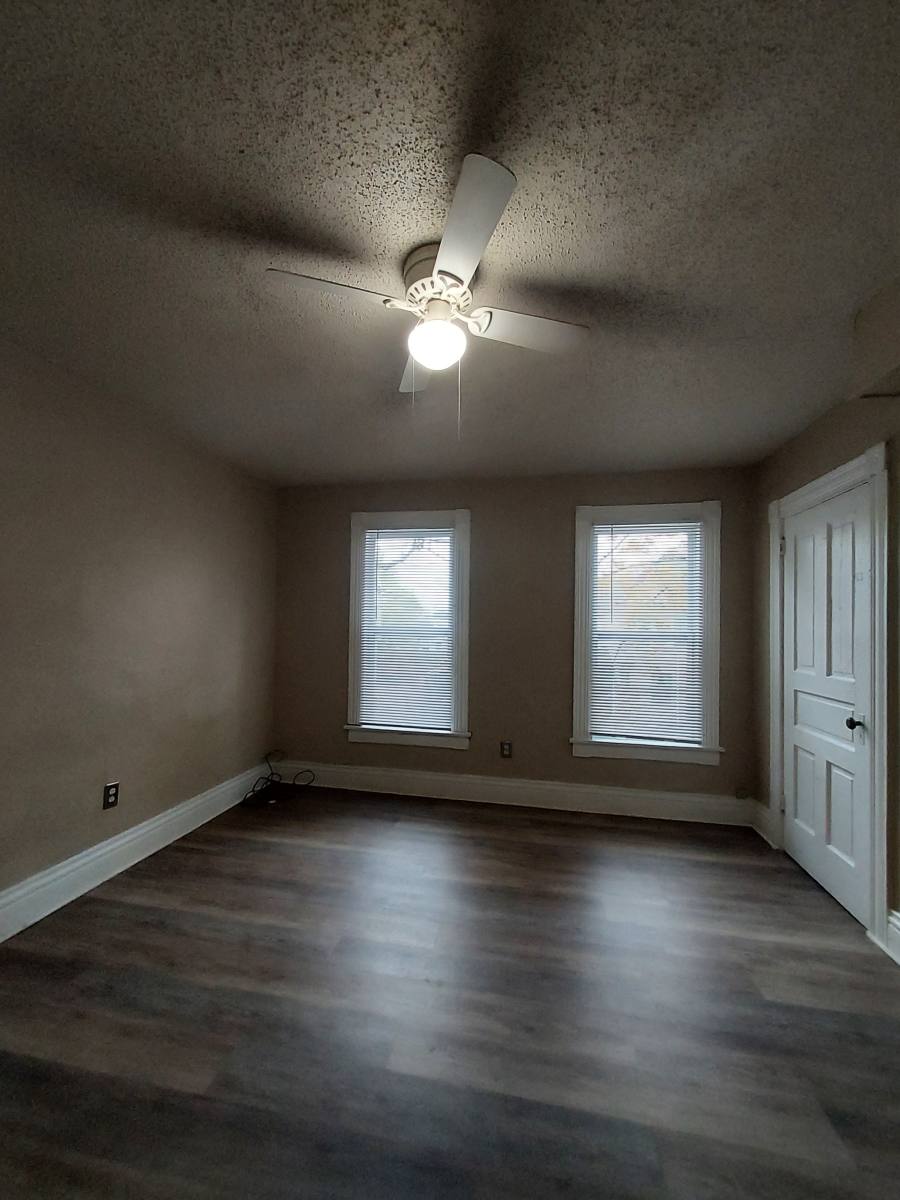 Apartment for rent at 92 1 2 Penney Ave, Newark, OH 43055