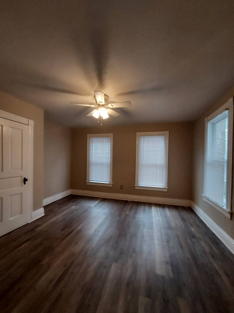 Apartment for rent at 92 1 2 Penney Ave, Newark, OH 43055