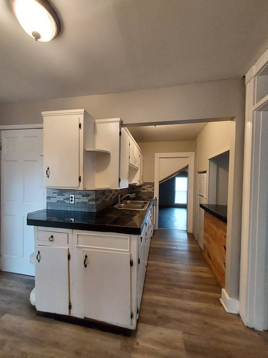 Apartment for rent at 92 1 2 Penney Ave, Newark, OH 43055