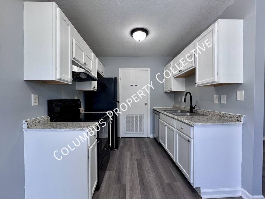 Townhouse for rent at 3287 E Mound St, Columbus, OH 43227