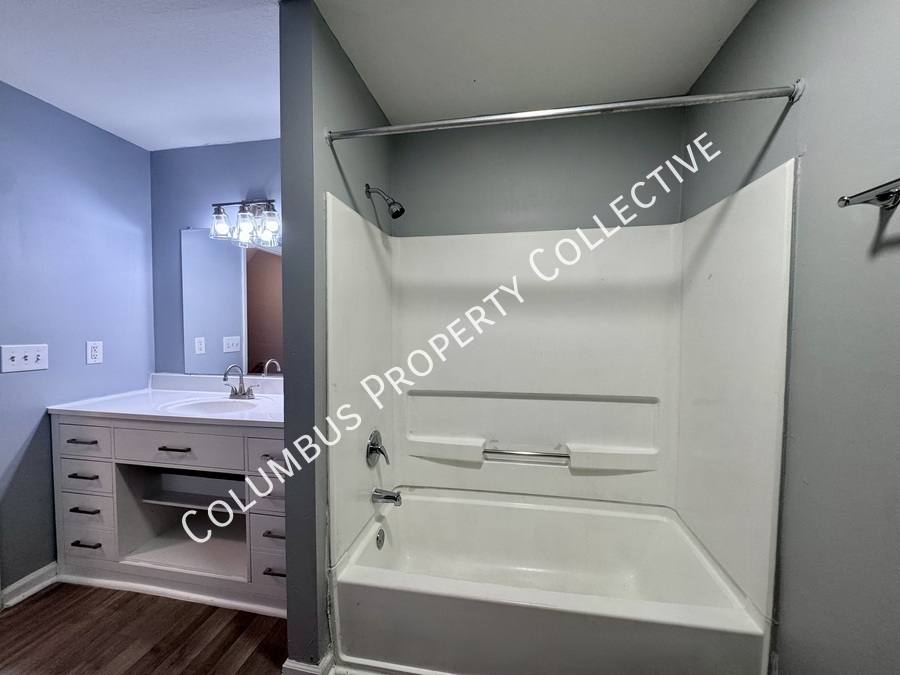 Townhouse for rent at 3287 E Mound St, Columbus, OH 43227