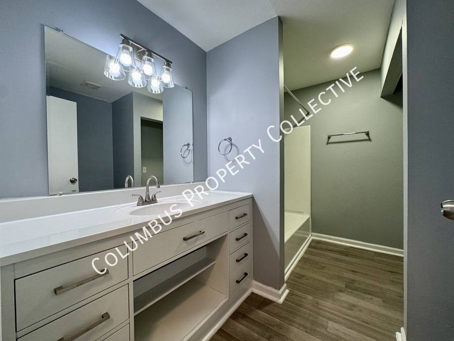 Townhouse for rent at 3287 E Mound St, Columbus, OH 43227