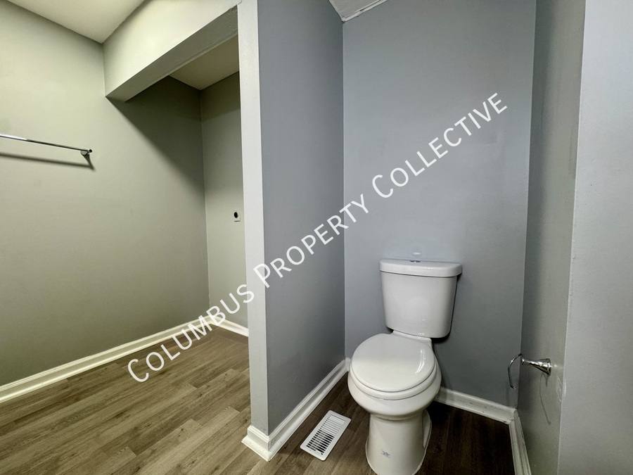 Townhouse for rent at 3287 E Mound St, Columbus, OH 43227