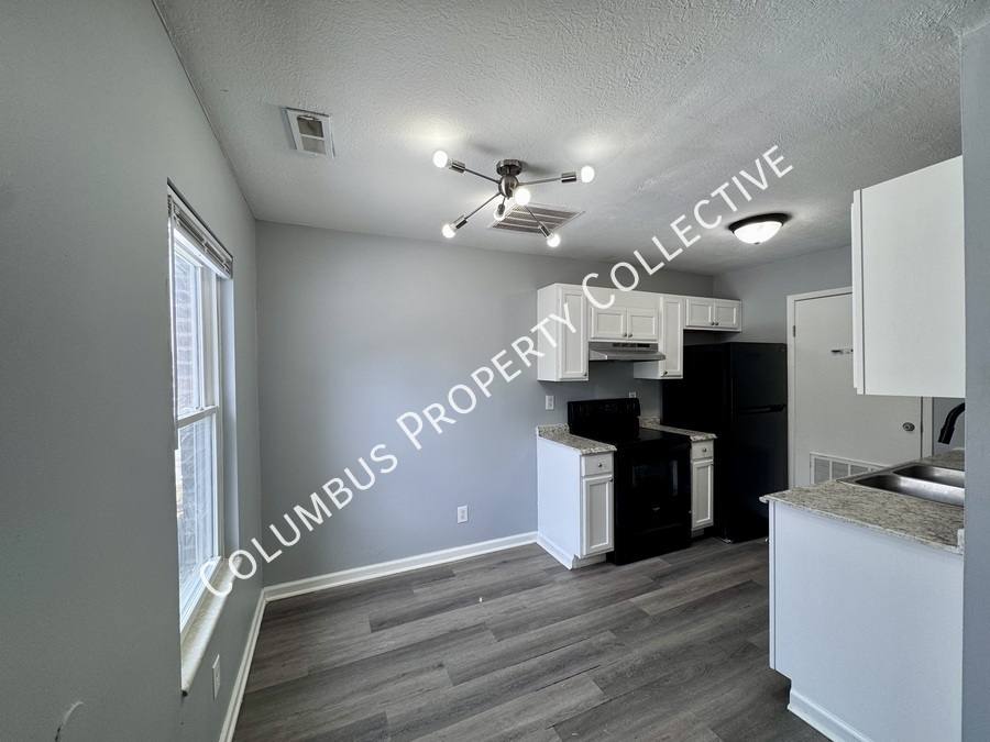Townhouse for rent at 3287 E Mound St, Columbus, OH 43227